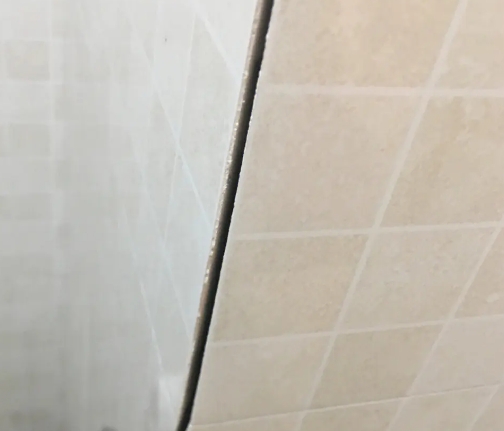剑阁瓷砖空鼓维修公司分享阳台瓷砖脱落的修复过程可以分为以下几个步骤