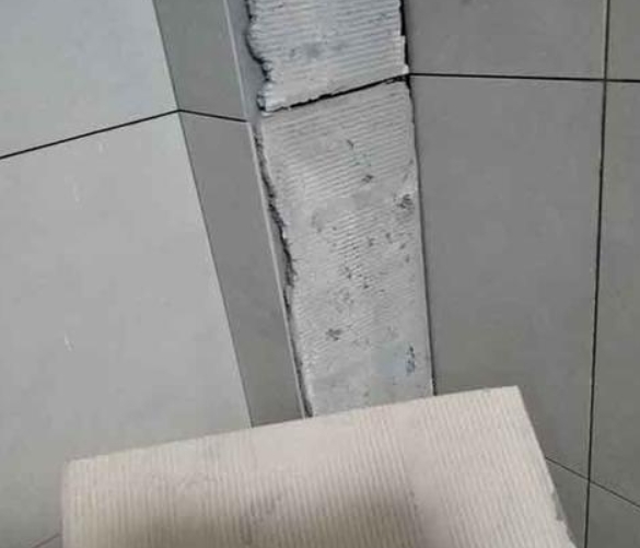剑阁瓷砖空鼓维修公司分享下厨房瓷砖脱落的补救措施。